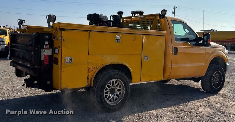 image for item ER4758 2016 Ford F350 Super Duty XL utility bed pickup truck