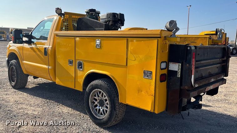 image for item ER4758 2016 Ford F350 Super Duty XL utility bed pickup truck