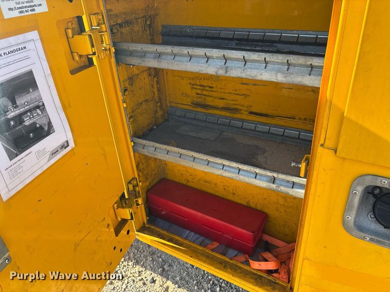 image for item ER4758 2016 Ford F350 Super Duty XL utility bed pickup truck