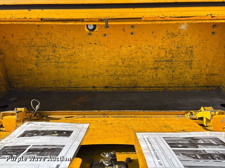 image for item ER4758 2016 Ford F350 Super Duty XL utility bed pickup truck