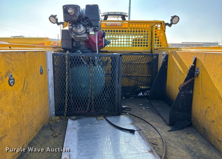 image for item ER4758 2016 Ford F350 Super Duty XL utility bed pickup truck