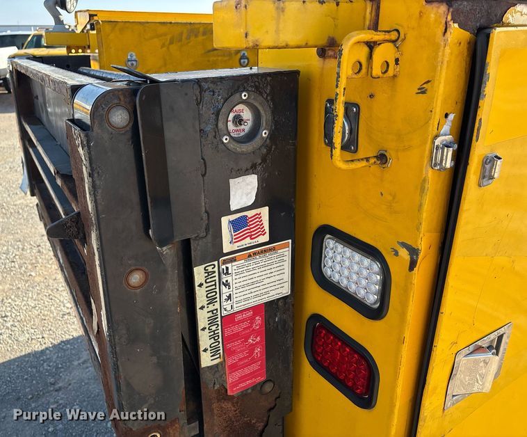 image for item ER4758 2016 Ford F350 Super Duty XL utility bed pickup truck