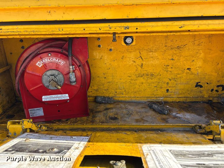 image for item ER4758 2016 Ford F350 Super Duty XL utility bed pickup truck