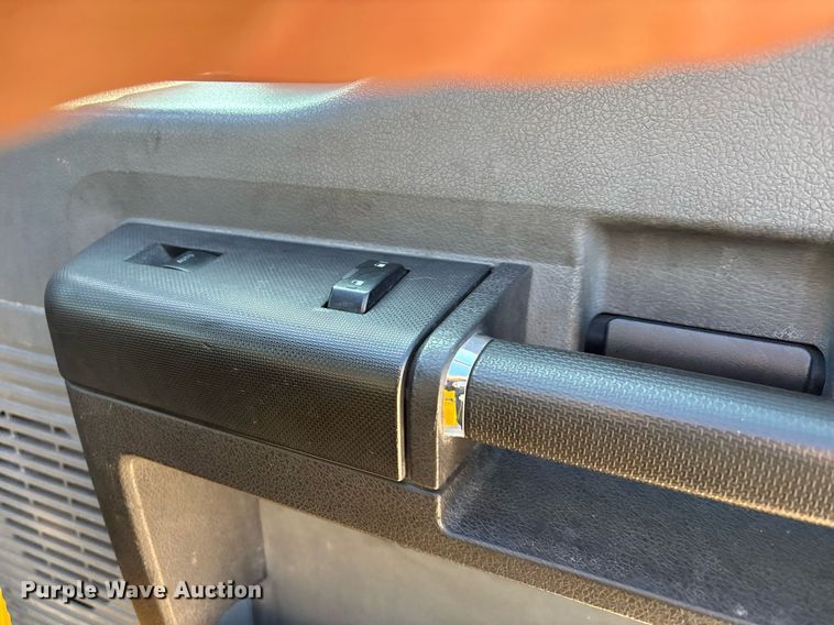 image for item ER4758 2016 Ford F350 Super Duty XL utility bed pickup truck