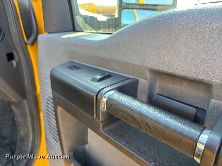 image for item ER4758 2016 Ford F350 Super Duty XL utility bed pickup truck