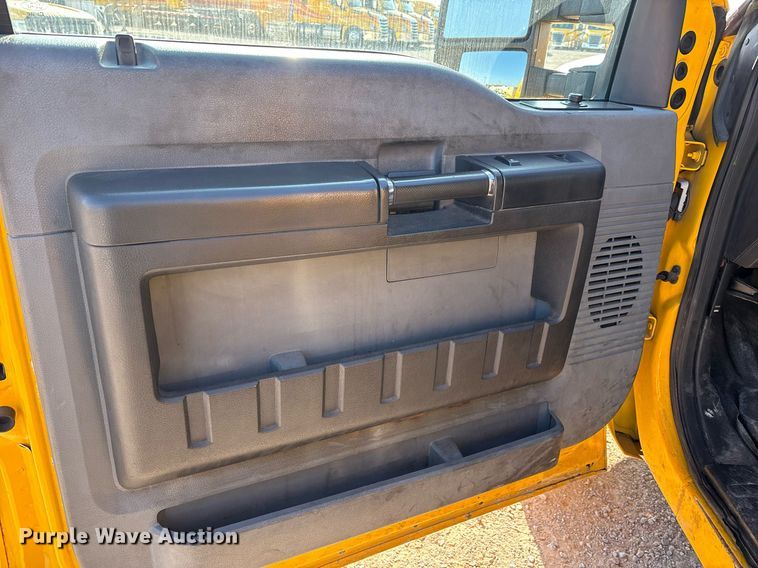 image for item ER4758 2016 Ford F350 Super Duty XL utility bed pickup truck