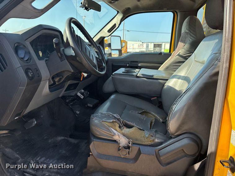 image for item ER4758 2016 Ford F350 Super Duty XL utility bed pickup truck