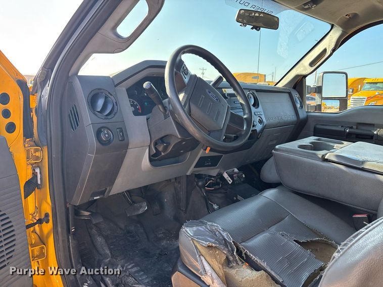 image for item ER4758 2016 Ford F350 Super Duty XL utility bed pickup truck