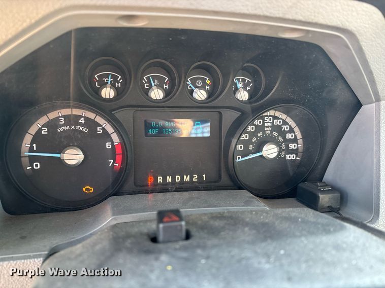 image for item ER4758 2016 Ford F350 Super Duty XL utility bed pickup truck