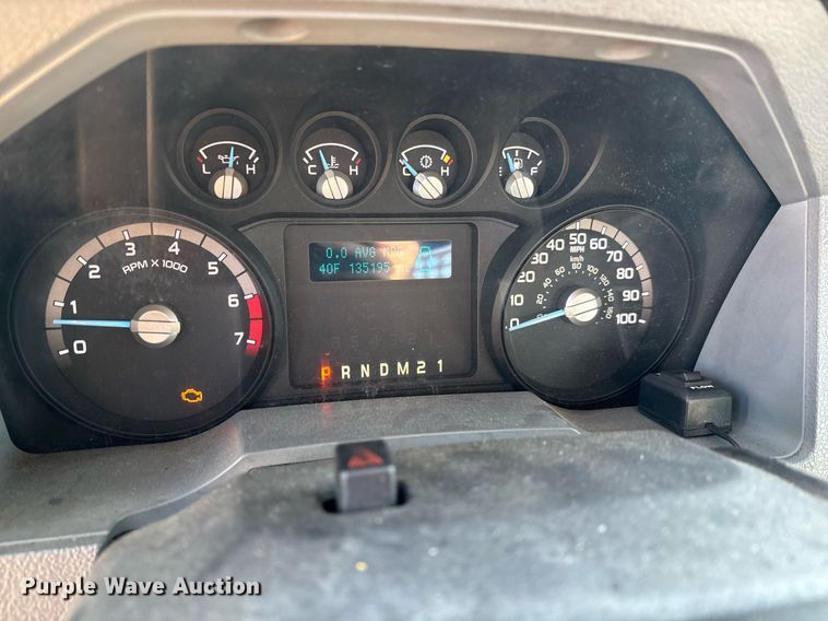 image for item ER4758 2016 Ford F350 Super Duty XL utility bed pickup truck