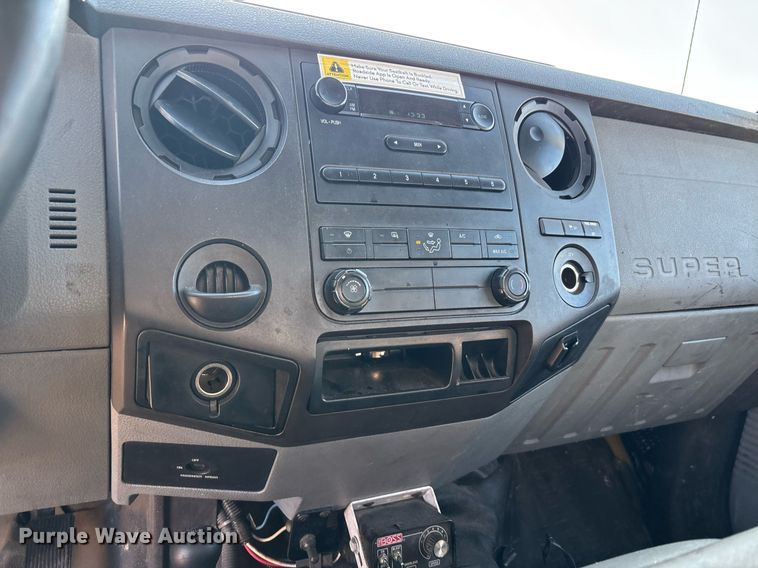 image for item ER4758 2016 Ford F350 Super Duty XL utility bed pickup truck