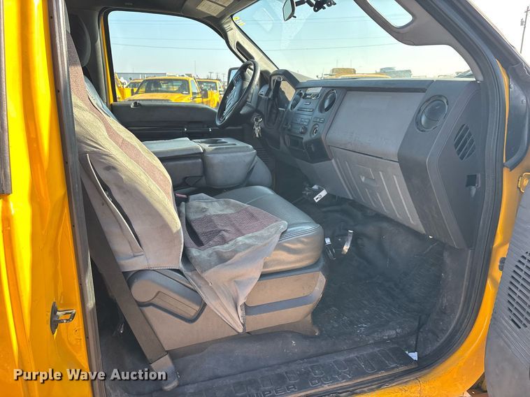 image for item ER4758 2016 Ford F350 Super Duty XL utility bed pickup truck