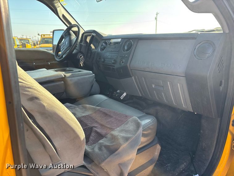 image for item ER4758 2016 Ford F350 Super Duty XL utility bed pickup truck