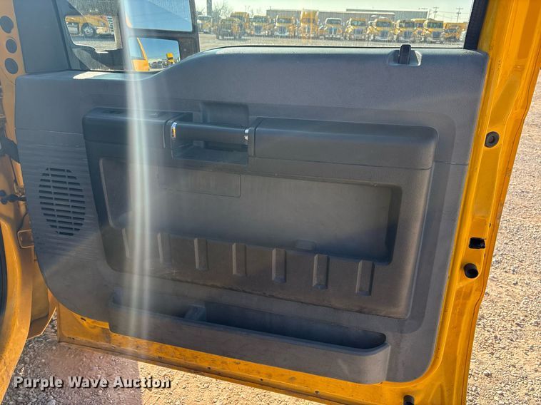 image for item ER4758 2016 Ford F350 Super Duty XL utility bed pickup truck