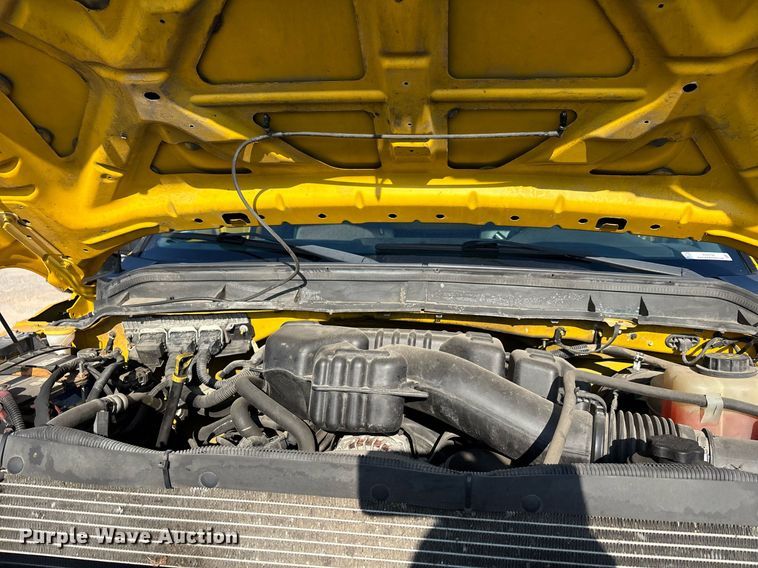 image for item ER4758 2016 Ford F350 Super Duty XL utility bed pickup truck