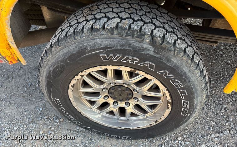 image for item ER4758 2016 Ford F350 Super Duty XL utility bed pickup truck