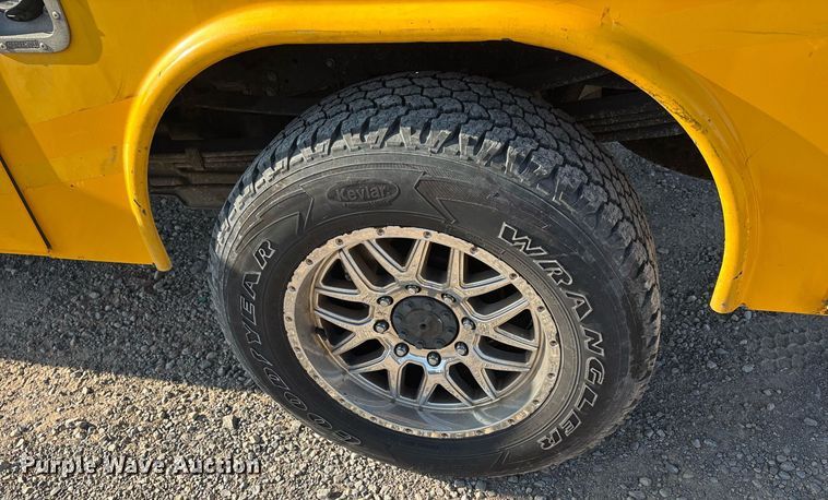 image for item ER4758 2016 Ford F350 Super Duty XL utility bed pickup truck