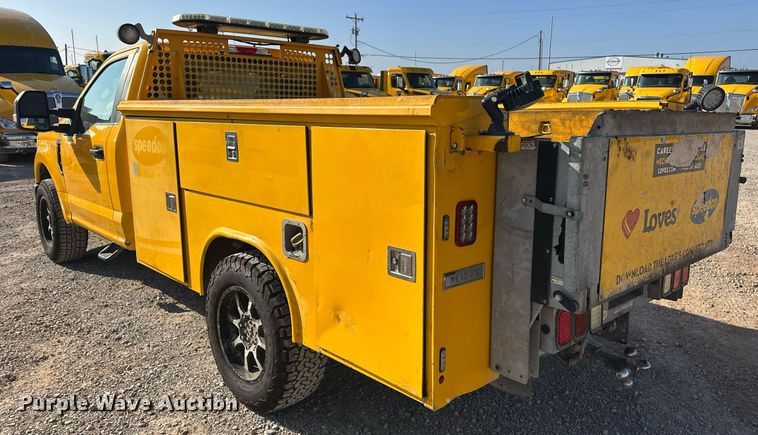 image for item ER4762 2019 Ford F350 Super Duty XL utility bed pickup truck