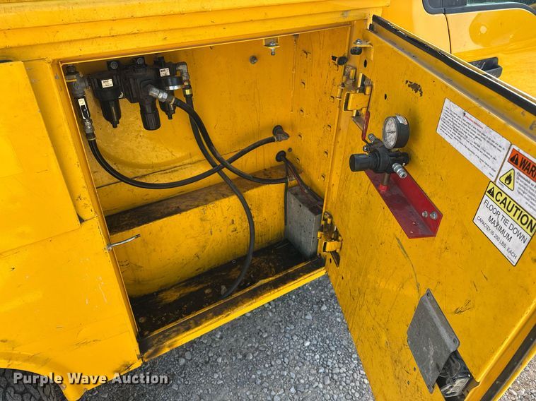 image for item ER4762 2019 Ford F350 Super Duty XL utility bed pickup truck