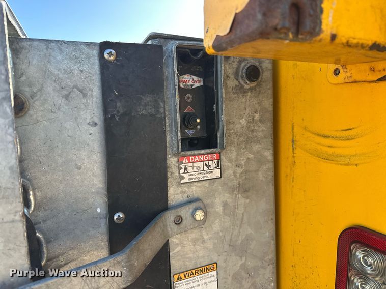 image for item ER4762 2019 Ford F350 Super Duty XL utility bed pickup truck