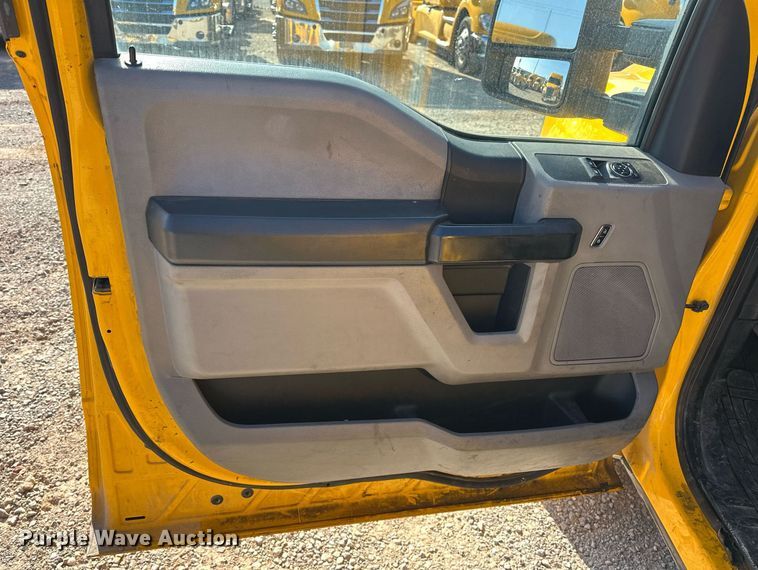 image for item ER4762 2019 Ford F350 Super Duty XL utility bed pickup truck