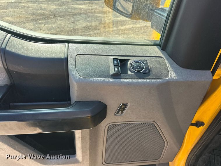 image for item ER4762 2019 Ford F350 Super Duty XL utility bed pickup truck