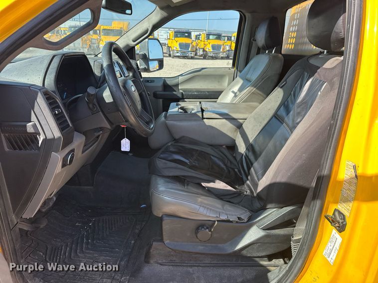 image for item ER4762 2019 Ford F350 Super Duty XL utility bed pickup truck