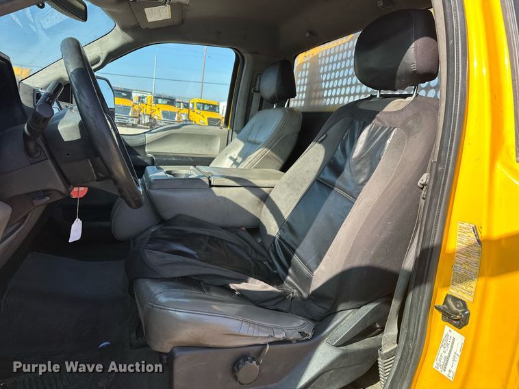 image for item ER4762 2019 Ford F350 Super Duty XL utility bed pickup truck