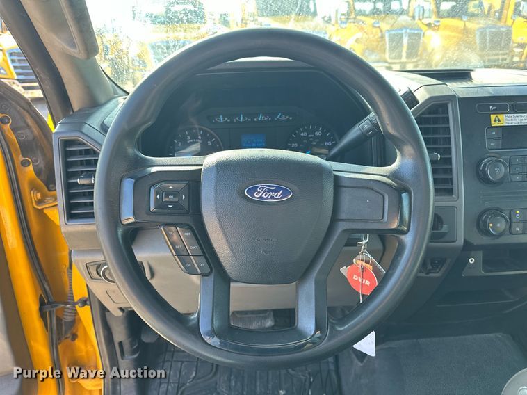 image for item ER4762 2019 Ford F350 Super Duty XL utility bed pickup truck