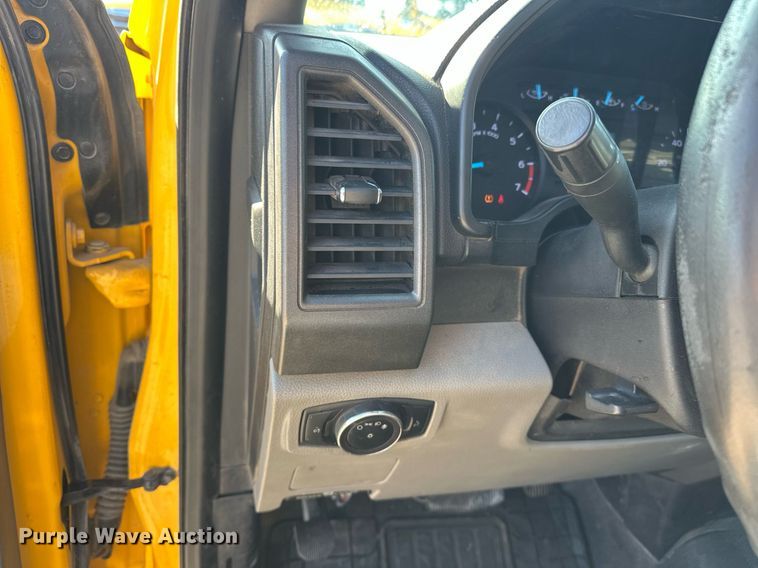 image for item ER4762 2019 Ford F350 Super Duty XL utility bed pickup truck