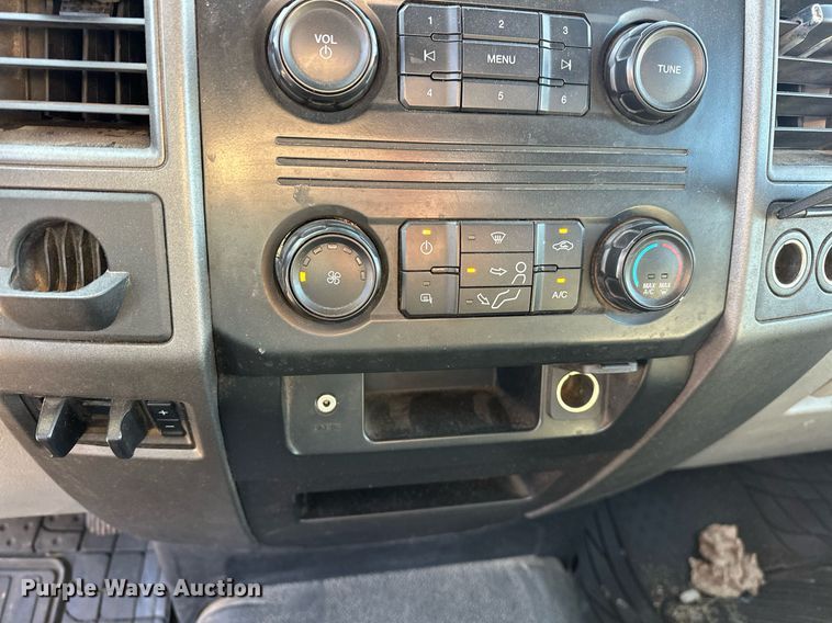 image for item ER4762 2019 Ford F350 Super Duty XL utility bed pickup truck