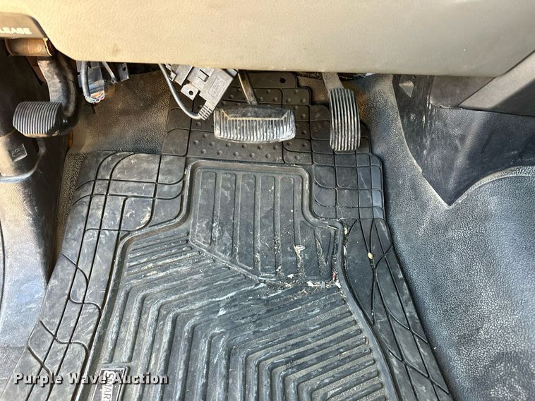 image for item ER4762 2019 Ford F350 Super Duty XL utility bed pickup truck