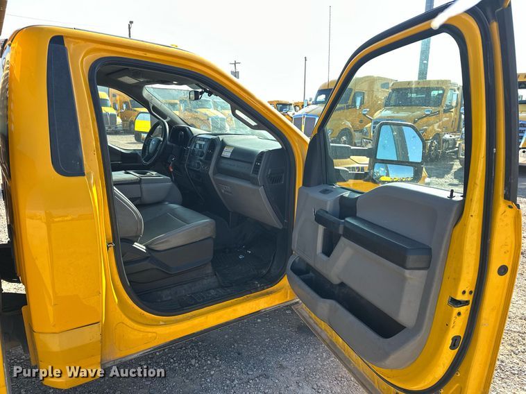 image for item ER4762 2019 Ford F350 Super Duty XL utility bed pickup truck