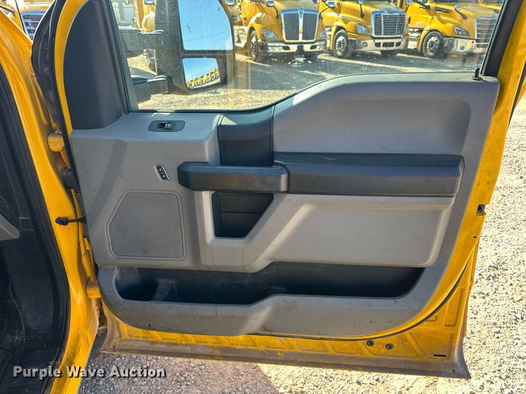 image for item ER4762 2019 Ford F350 Super Duty XL utility bed pickup truck