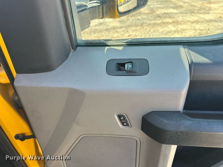 image for item ER4762 2019 Ford F350 Super Duty XL utility bed pickup truck