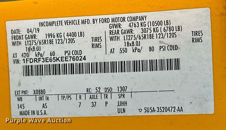 image for item ER4762 2019 Ford F350 Super Duty XL utility bed pickup truck