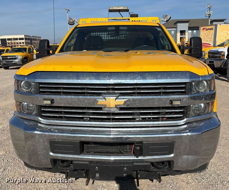 image for item ER4772 2016 Chevrolet Silverado 3500HD utility bed pickup truck