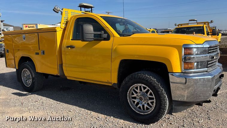 image for item ER4772 2016 Chevrolet Silverado 3500HD utility bed pickup truck