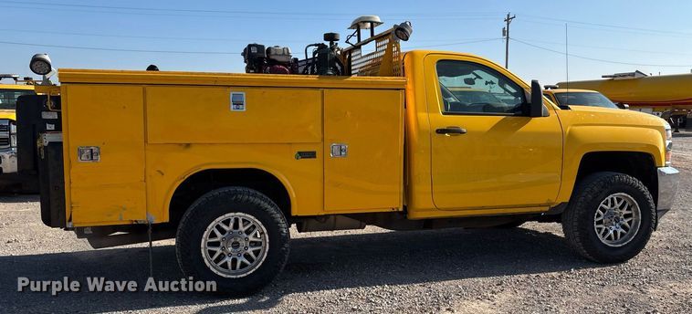 image for item ER4772 2016 Chevrolet Silverado 3500HD utility bed pickup truck