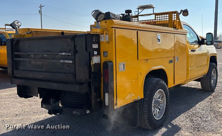 image for item ER4772 2016 Chevrolet Silverado 3500HD utility bed pickup truck