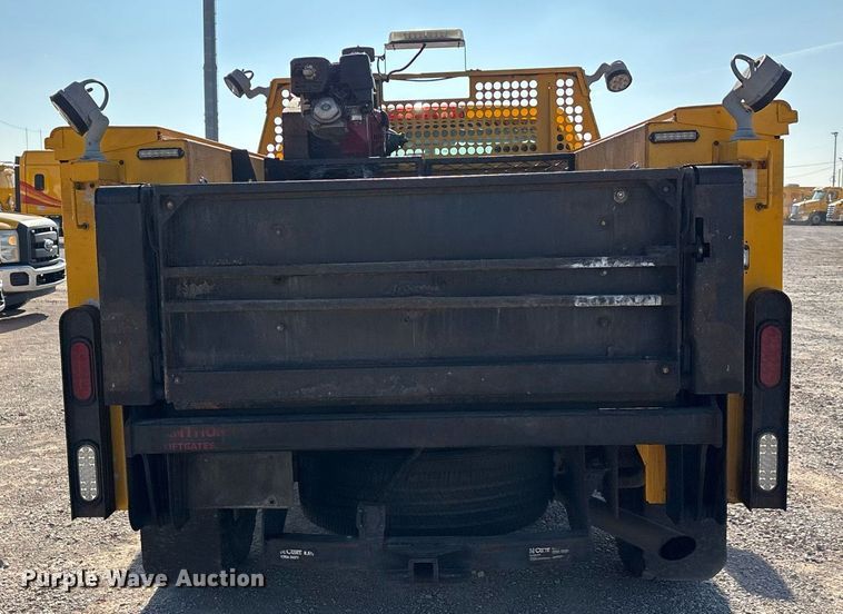 image for item ER4772 2016 Chevrolet Silverado 3500HD utility bed pickup truck