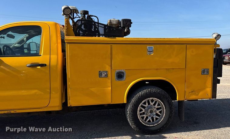 image for item ER4772 2016 Chevrolet Silverado 3500HD utility bed pickup truck