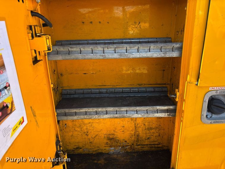 image for item ER4772 2016 Chevrolet Silverado 3500HD utility bed pickup truck