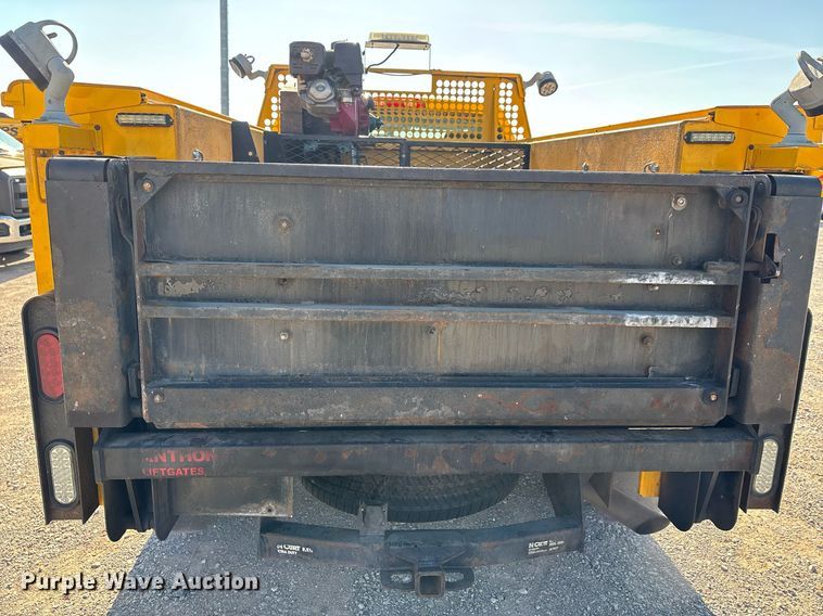 image for item ER4772 2016 Chevrolet Silverado 3500HD utility bed pickup truck