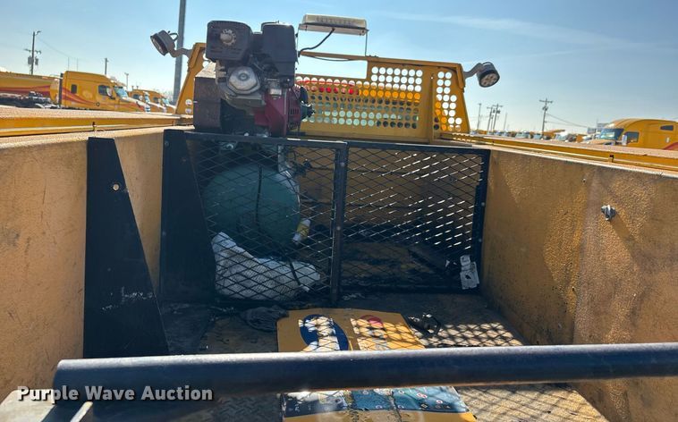 image for item ER4772 2016 Chevrolet Silverado 3500HD utility bed pickup truck