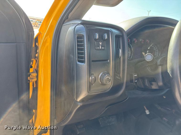 image for item ER4772 2016 Chevrolet Silverado 3500HD utility bed pickup truck