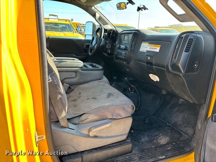 image for item ER4772 2016 Chevrolet Silverado 3500HD utility bed pickup truck