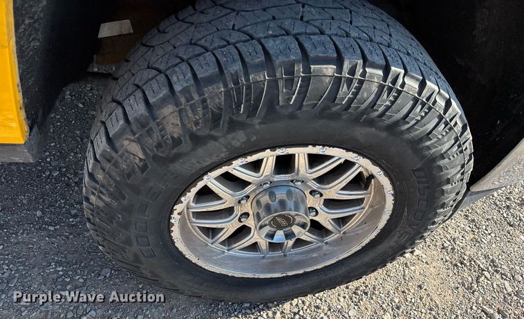 image for item ER4772 2016 Chevrolet Silverado 3500HD utility bed pickup truck