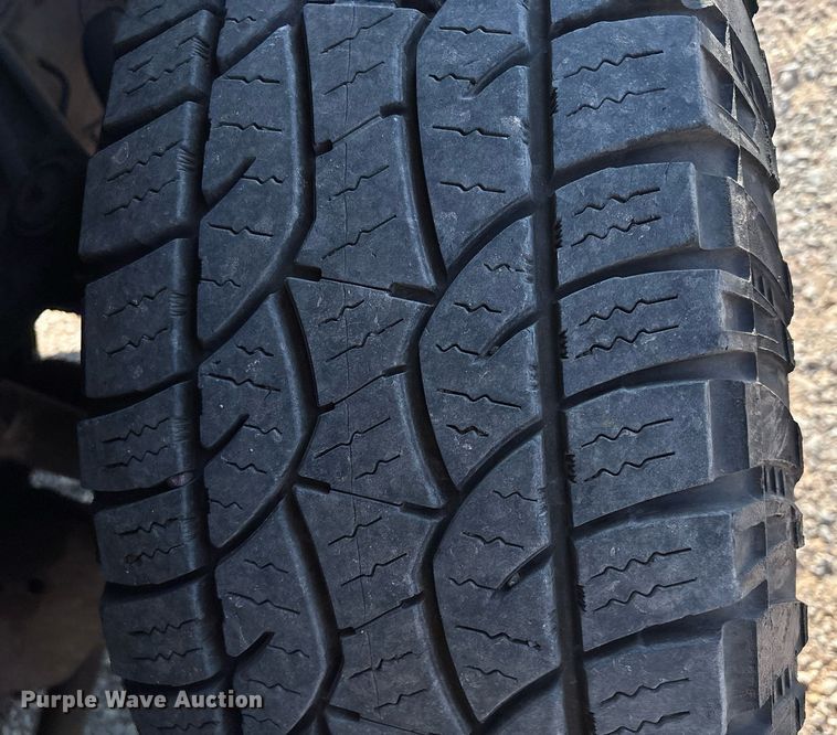 image for item ER4772 2016 Chevrolet Silverado 3500HD utility bed pickup truck