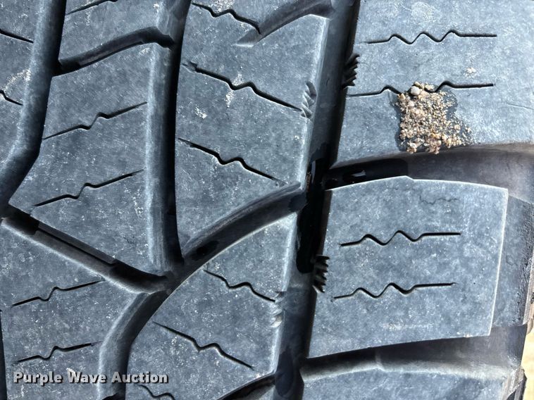 image for item ER4772 2016 Chevrolet Silverado 3500HD utility bed pickup truck